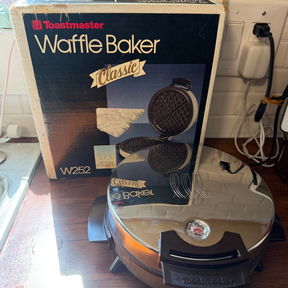 Vintage Toastmaster W252 Waffle Baker Maker Chrome Round Iron Original MCM